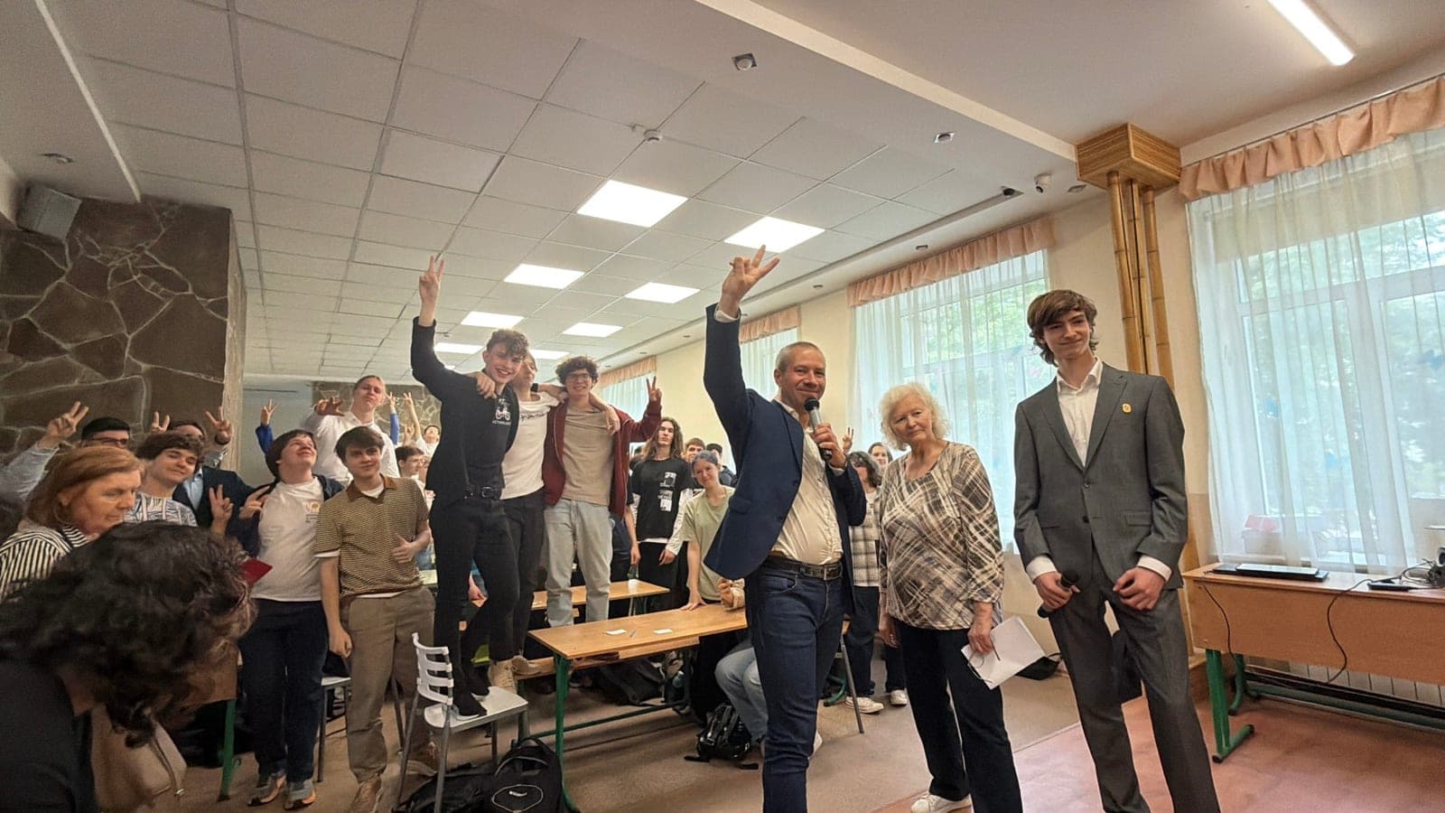 Актив ліцею на зустрічі в актовій залі